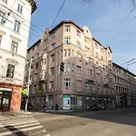 Premium 1 Bedroom Apartment On Maria St
